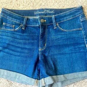 Universal Thread size 6 cuff jean shorts